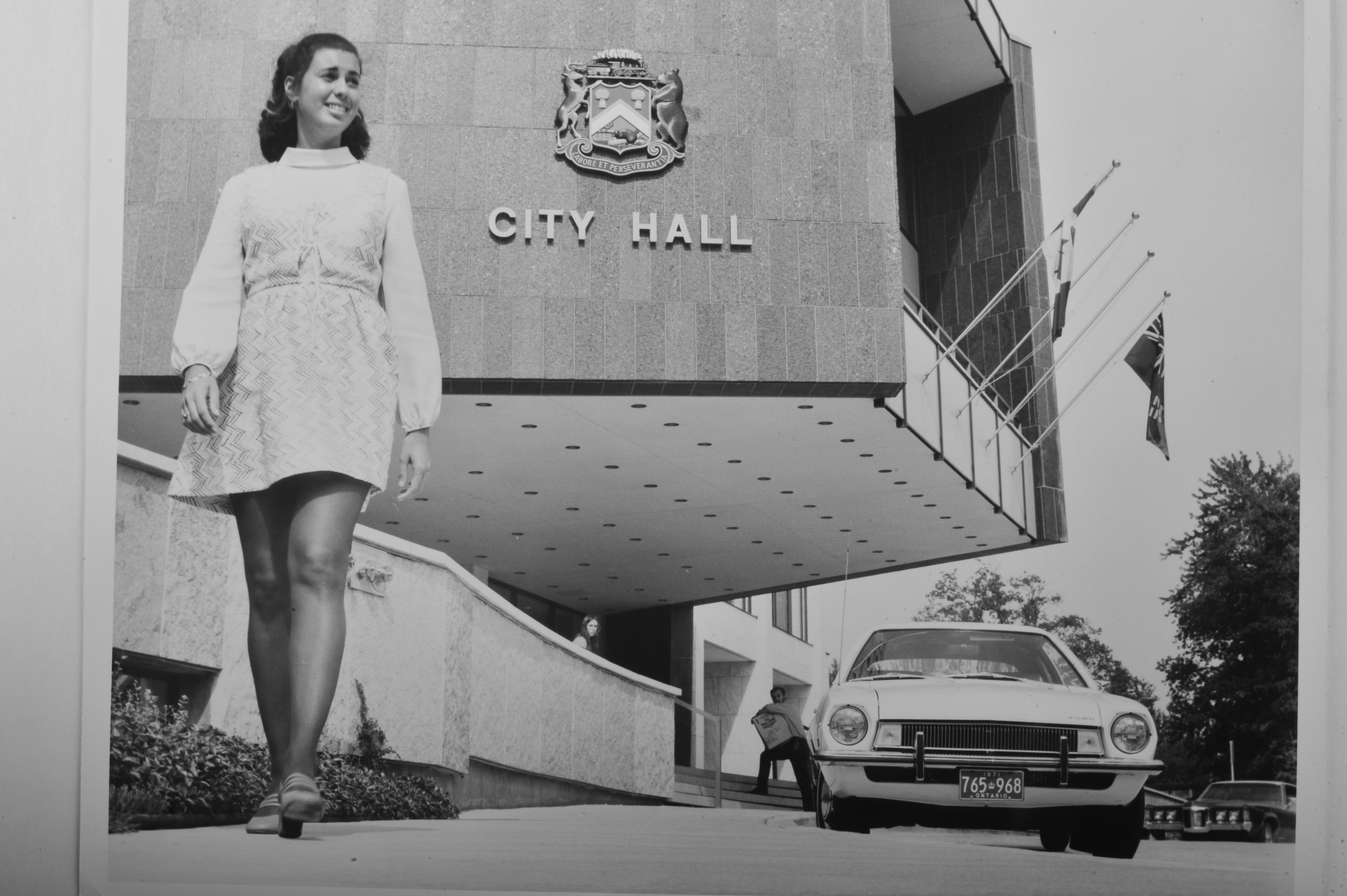 1973 White Collar office
