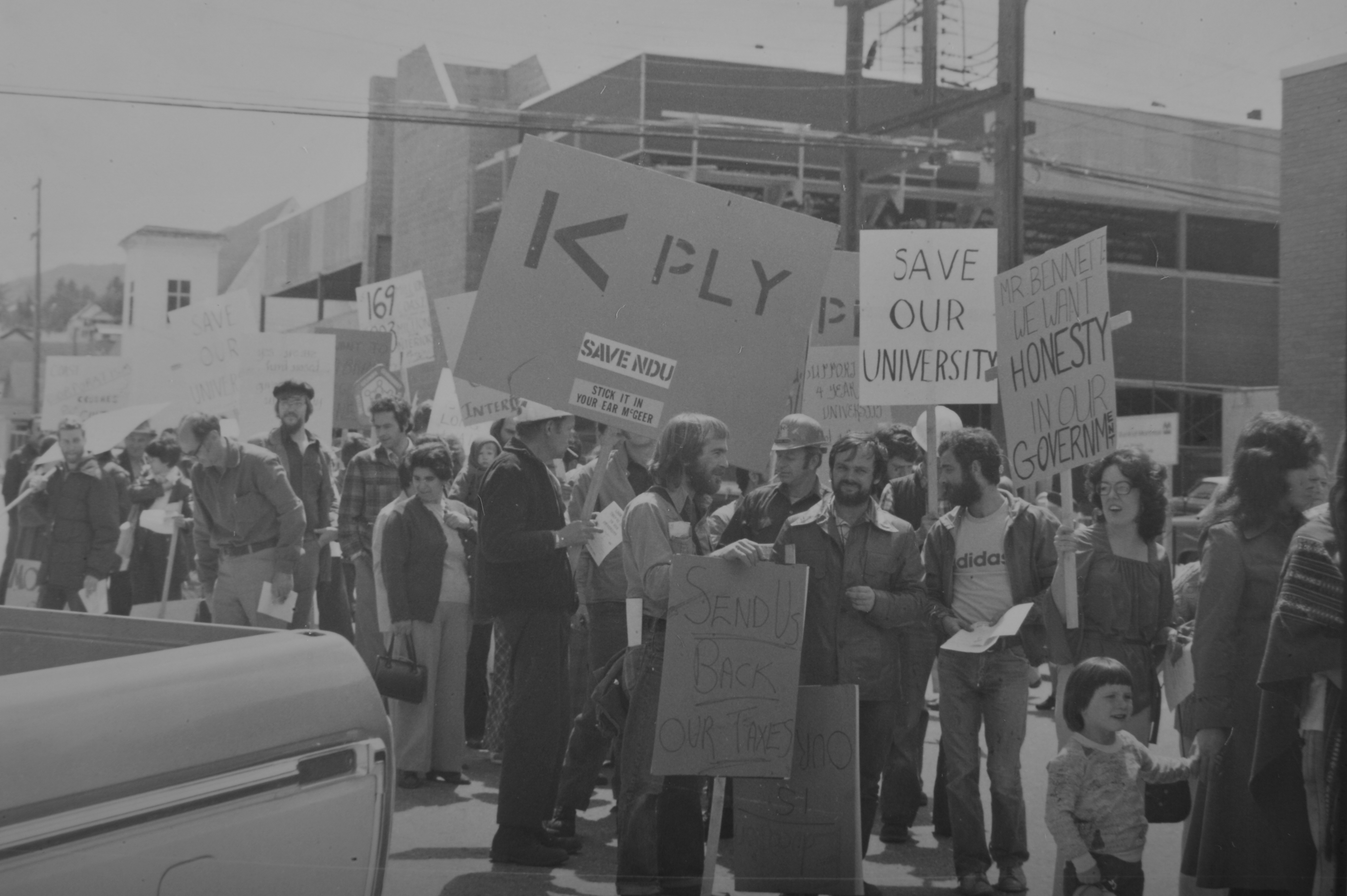 1977 White Collar demonstration notre dame university closing office