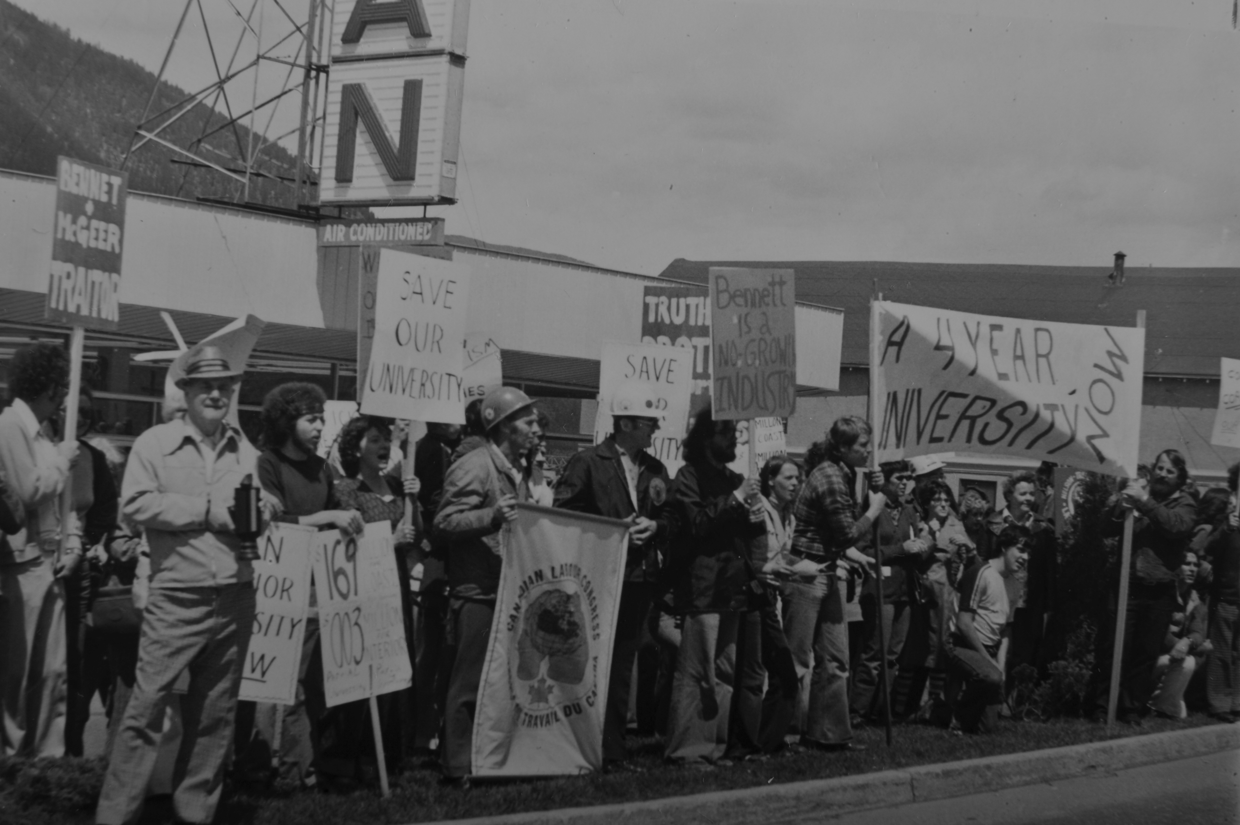 1977 White Collar demonstration notre dame university closing office